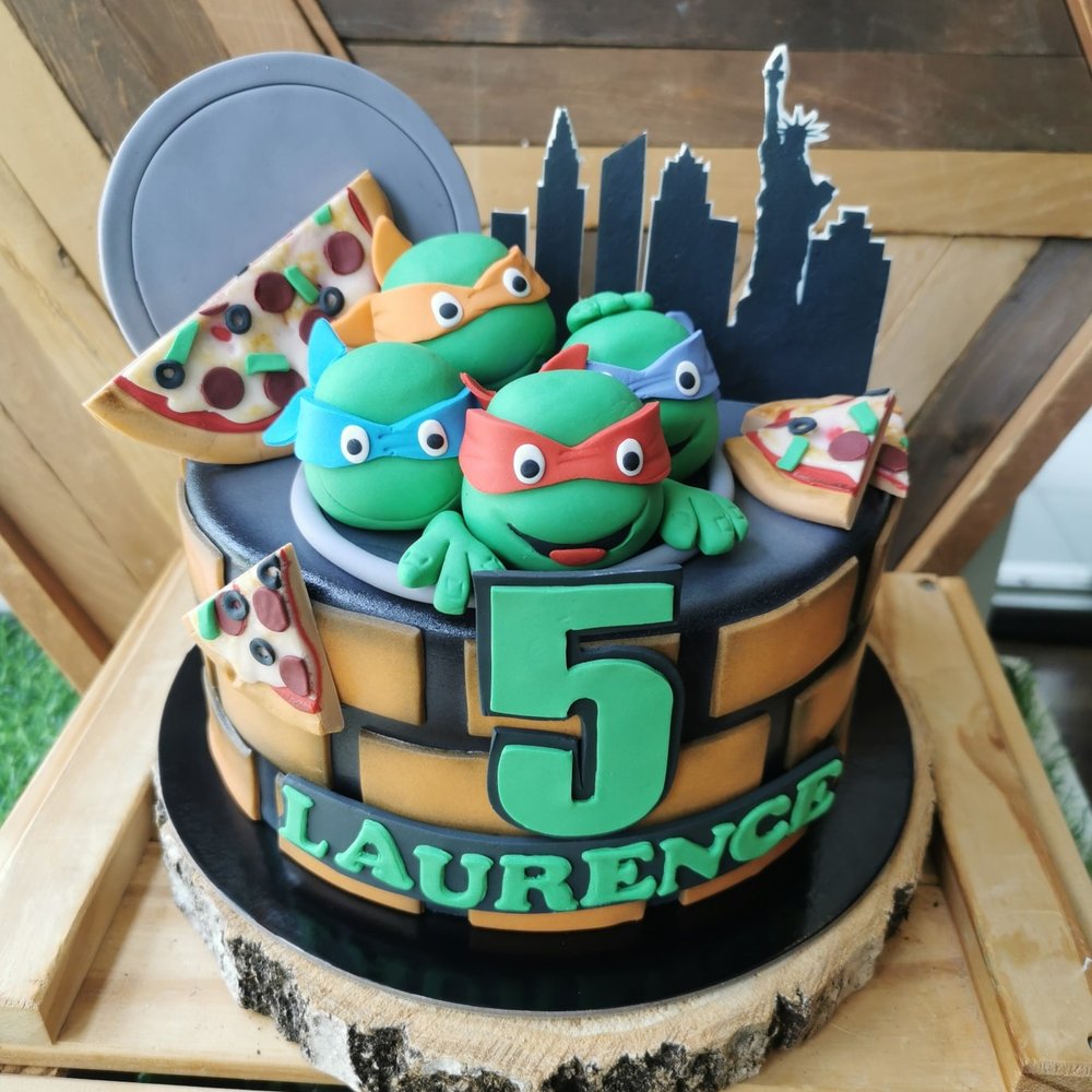 Un gâteau d'anniversaire sur le thème des tortues ninja, pour un cinquième anniversaire